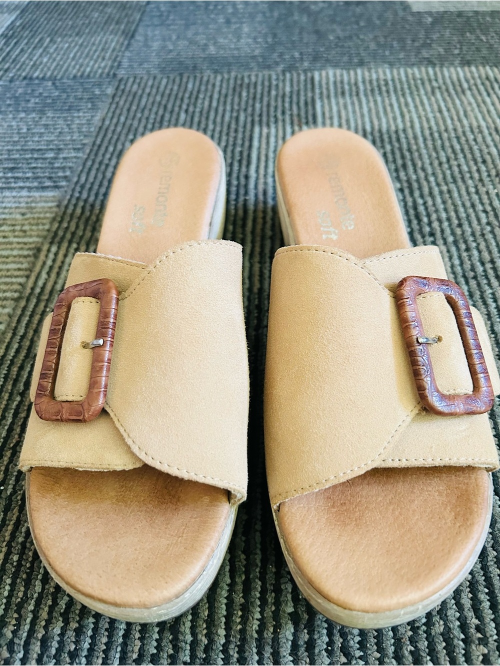 Remonte Soft Beige Suede DON56 Jerilyn Faux Buckle Mules Sandals size 39 8 - Picture 2 of 11